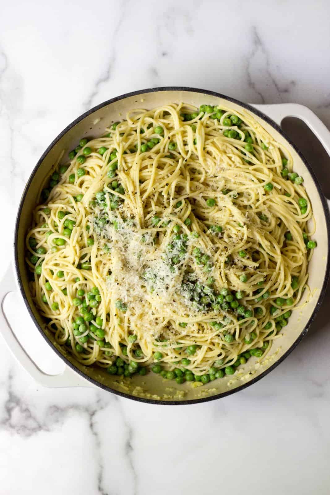 Simple Spaghetti with Peas, Garlic & Parmesan in a white pot (a healthy one pot meal)