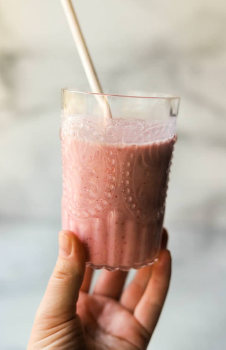Strawberry Banana Cashew Smoothie