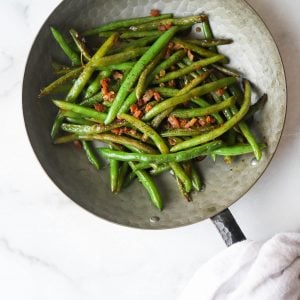 Green beans in a copper pan