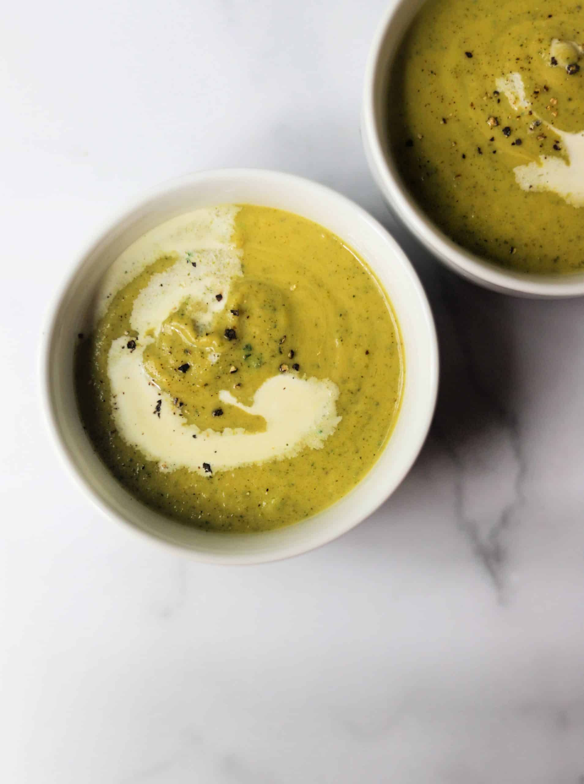 White bowls filled with spicy zucchini soup.