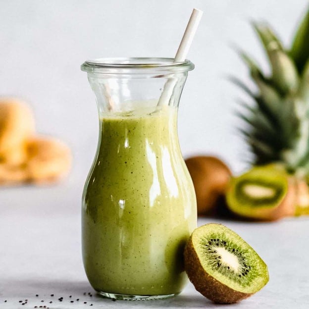 A front shot of a kiwi spinach smoothie in a carafe.