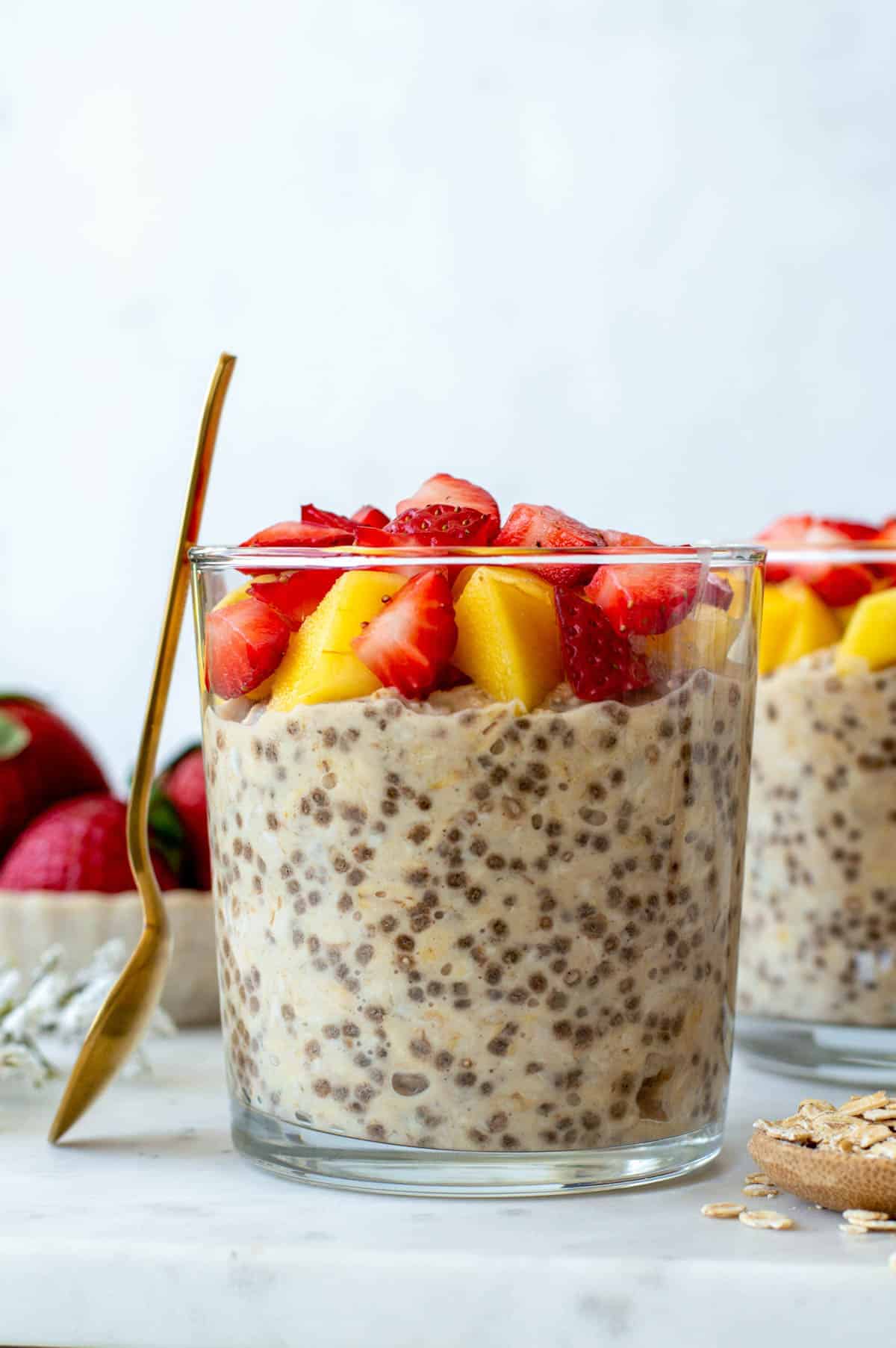 A side shot of jars of overnight oats with fruit.